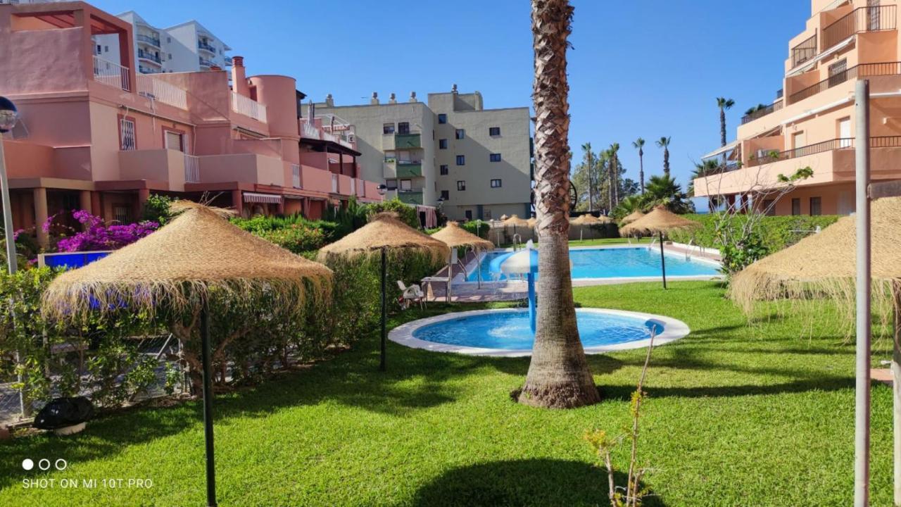 Salobrena - Primera Linea De Playa Junto Al Paseo Maritimo Esterno foto
