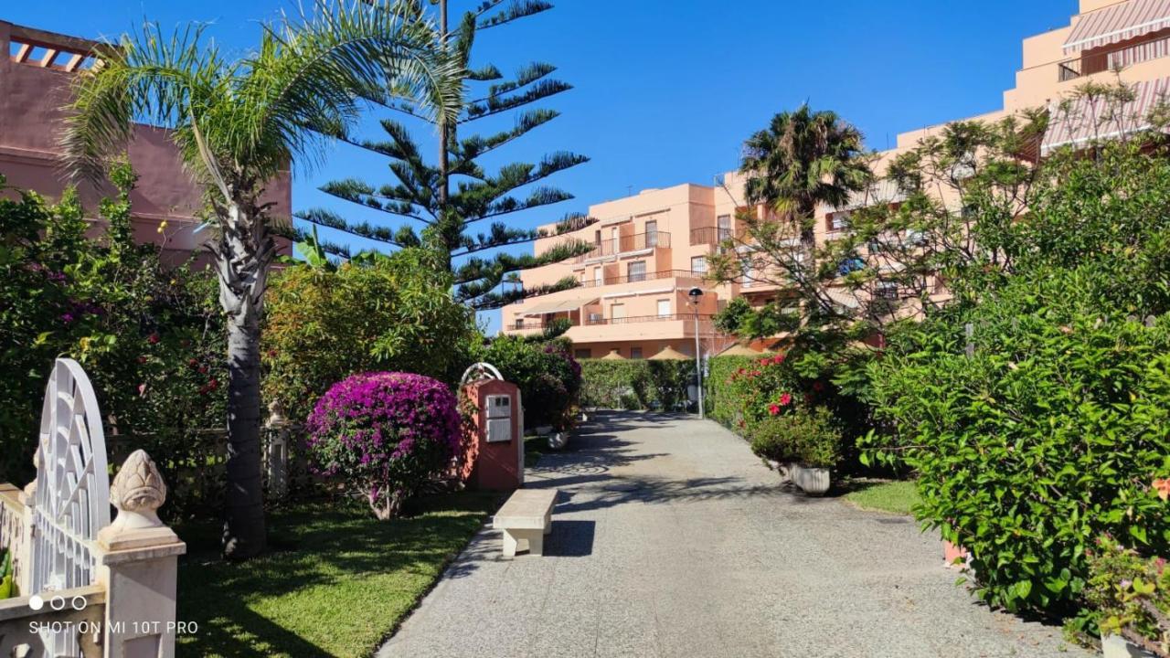 Salobrena - Primera Linea De Playa Junto Al Paseo Maritimo Esterno foto